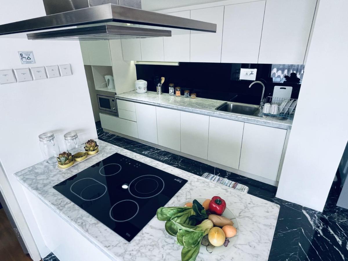 B.Suites 21 Кота Кинабалу Екстериор снимка
