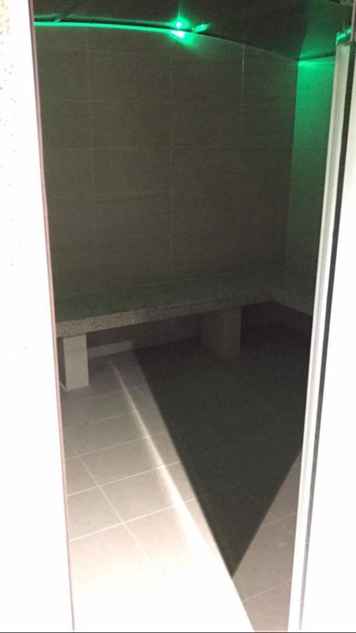 B.Suites 21 Кота Кинабалу Екстериор снимка