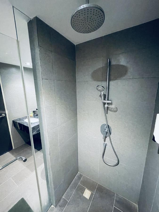 B.Suites 21 Кота Кинабалу Екстериор снимка