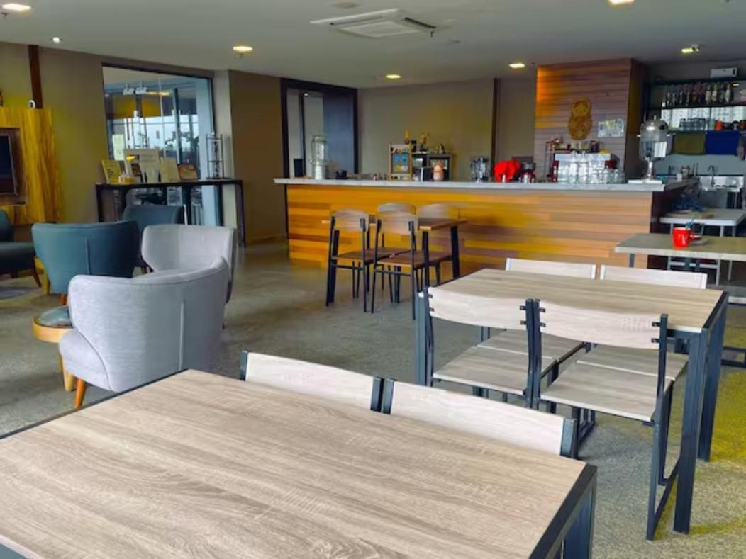 B.Suites 21 Кота Кинабалу Екстериор снимка