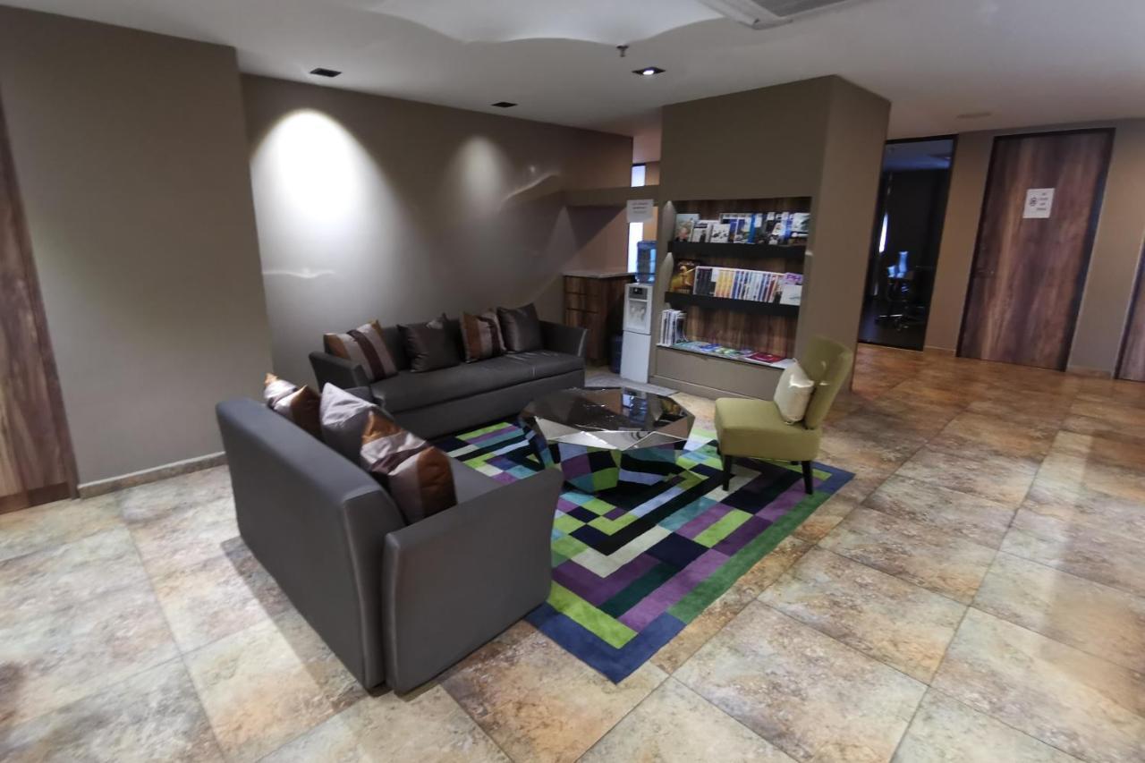 B.Suites 21 Кота Кинабалу Екстериор снимка