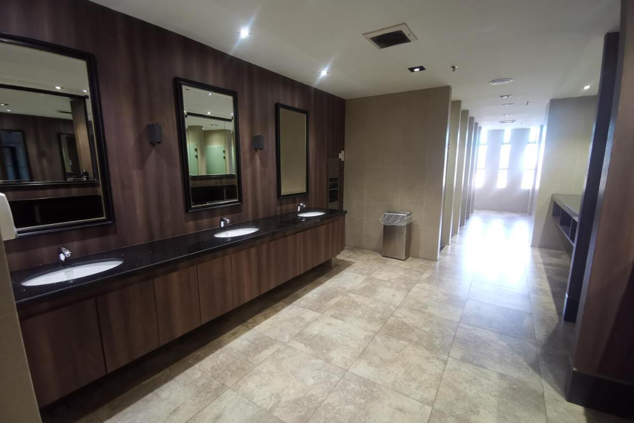 B.Suites 21 Кота Кинабалу Екстериор снимка